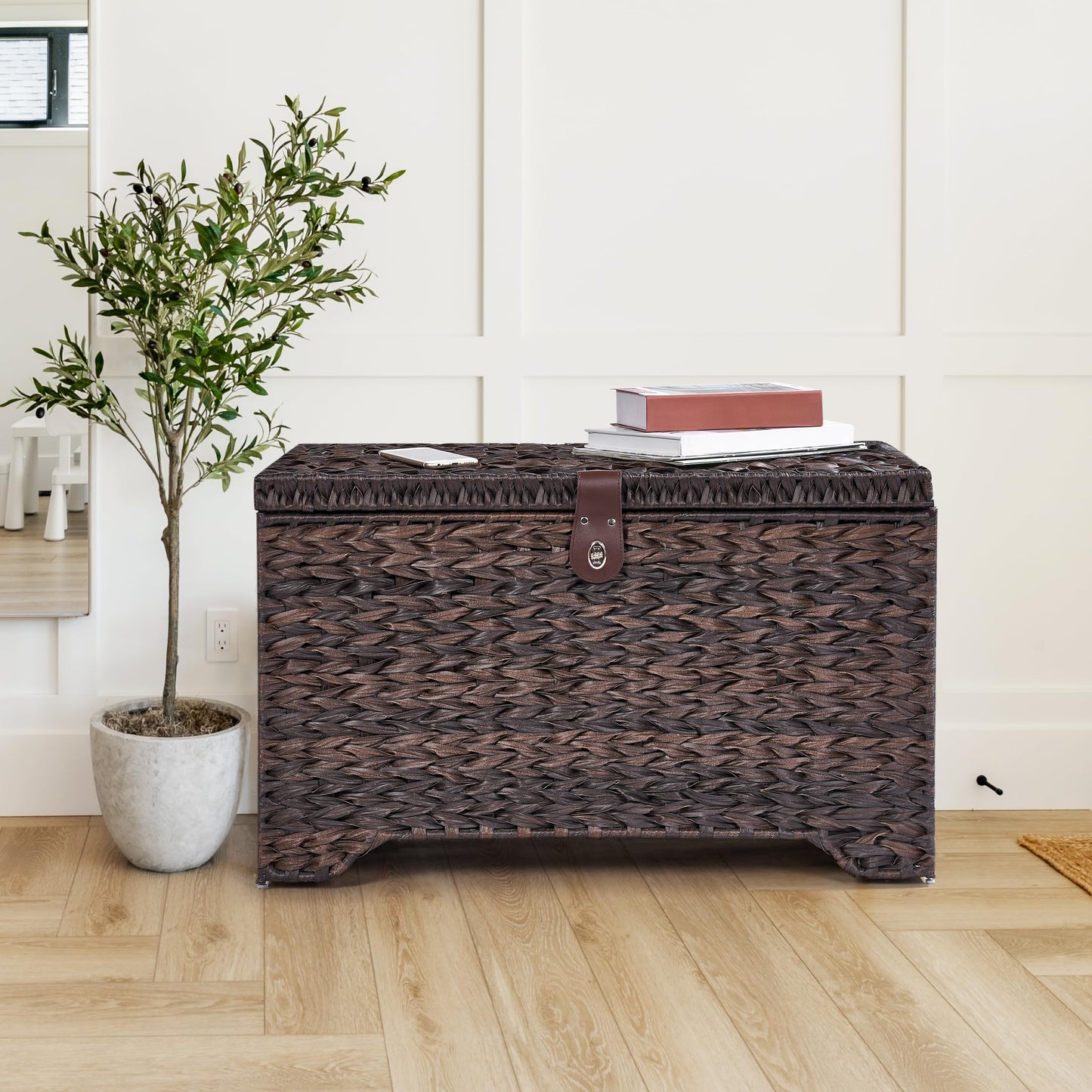 Honjourai Handwoven Storage Basket with Lid, 165L Plastic Rattan Storage Bin, Leather Buckle & Metal Frame, Large Metal Ring Handles, Storage Trunk for Bedroom, Laundry Room