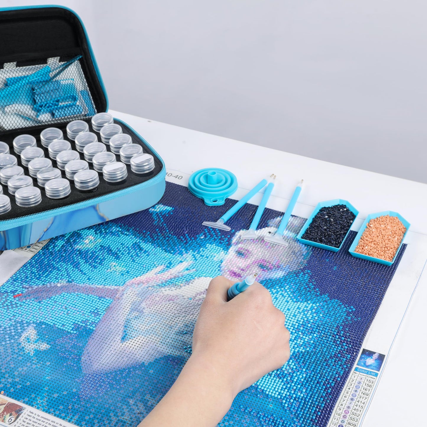 LYMUSUMI 30 Slots Diamond Art Storage Containers Portable Bead Storage Boxes for Diamond Painting Accessories and Tools