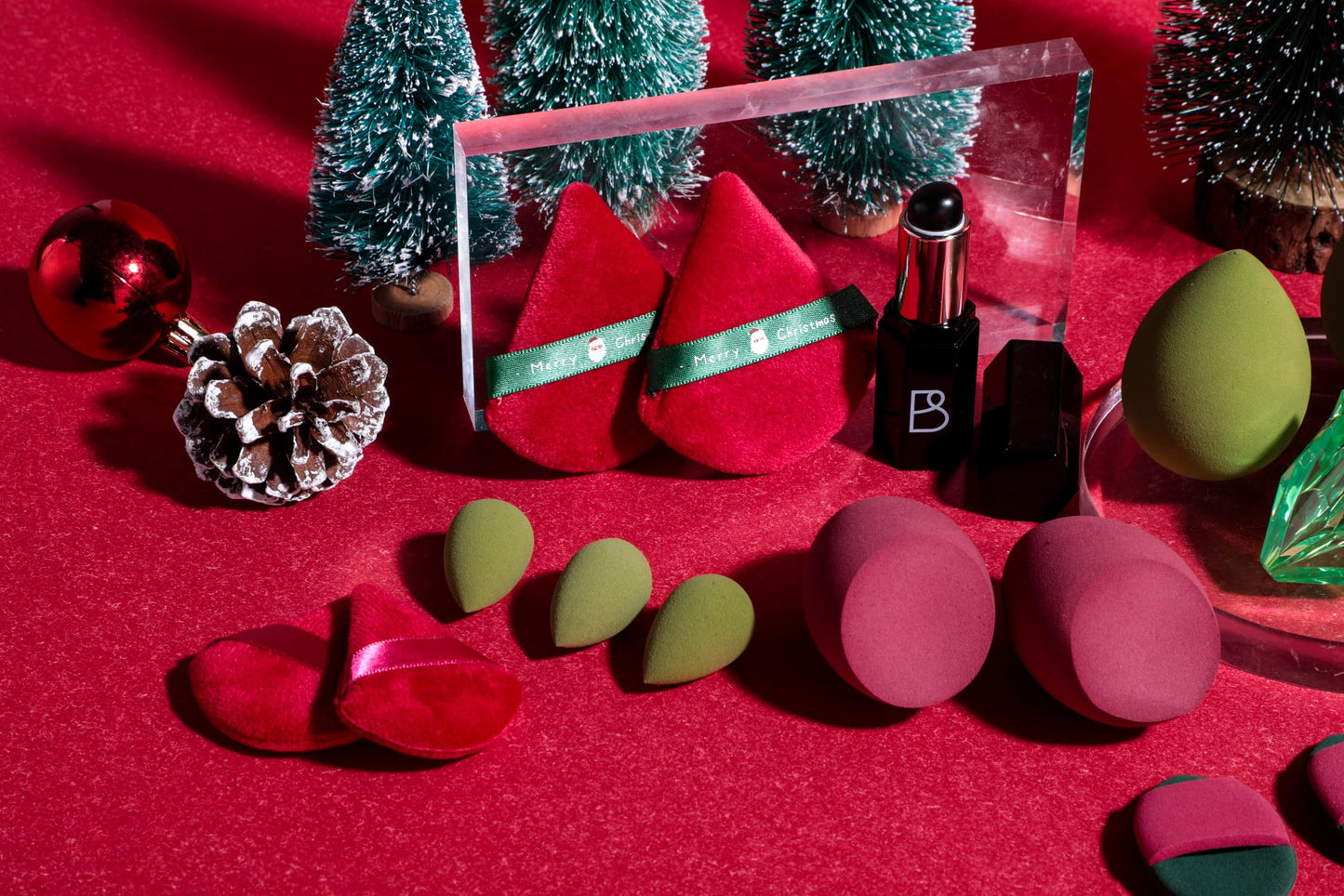 BS-MALL 14 Pcs Portable Makeup Sponge Set With Diamond-shaped Kabuki Powder Brush - Makeup Sponge, Triangle Puff And Multi-functional Sponges For Liquid, Cream,With Travel Case (Green Red)