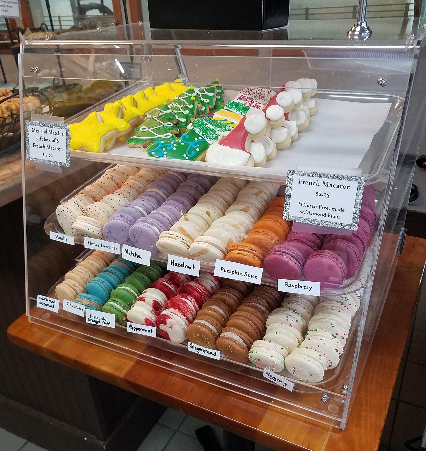 Wutfly 3 Tray Pastry Display Case - 21" x 17 3/4" x 16 1/2"