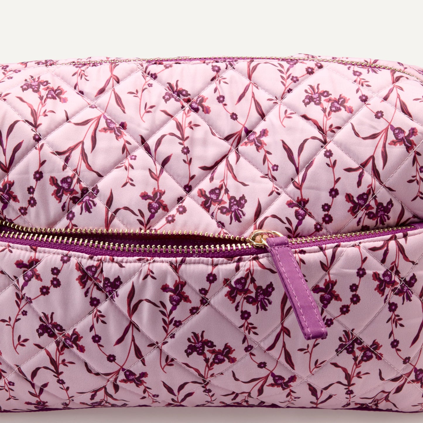 Amazon Essentials Women's Quilted Travel Makeup Bag with Mesh Compartments, Pink Floral, One Size