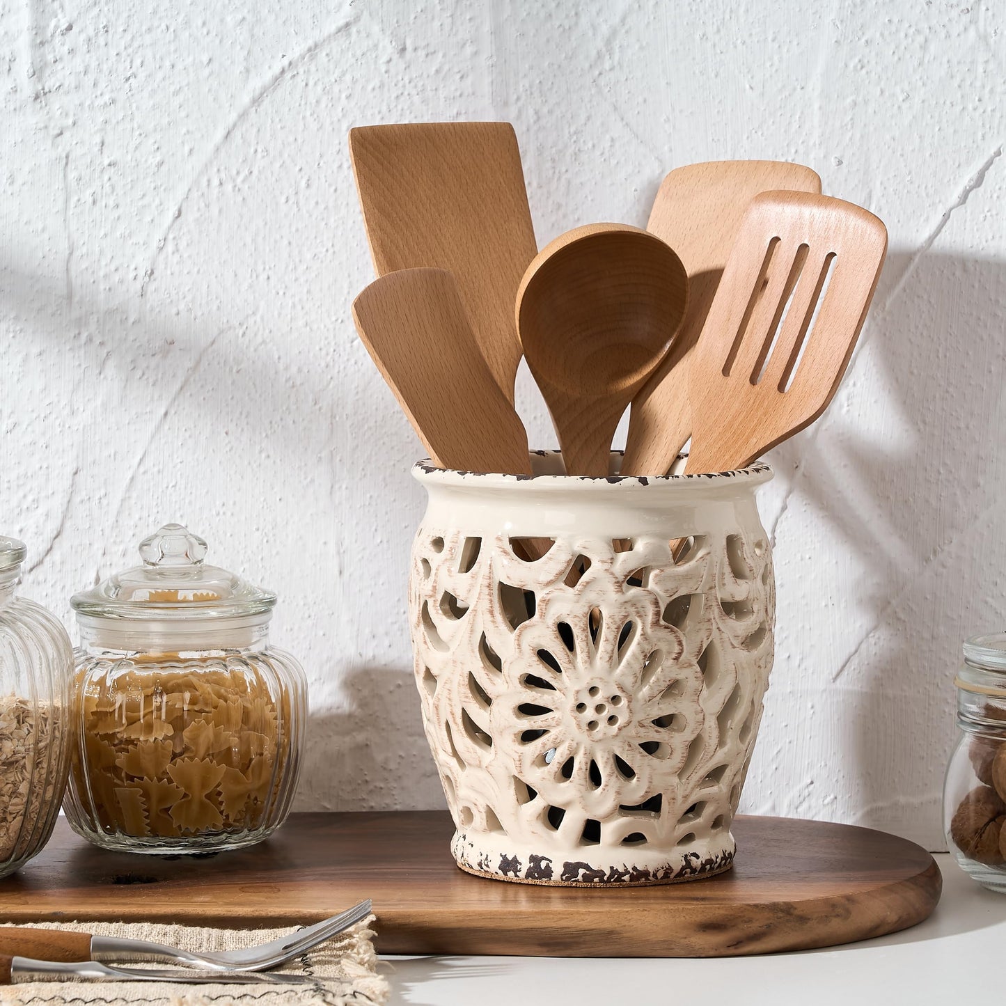 JH JIEMEI HOME Farmhouse Kitchen Utensil Holder for Kitchen Counter, Ceramic Large Cooking Utensil Crock with Cork Mat, Decorative Rustic Utensil Organizer for Countertop, Spatula, Antique Beige