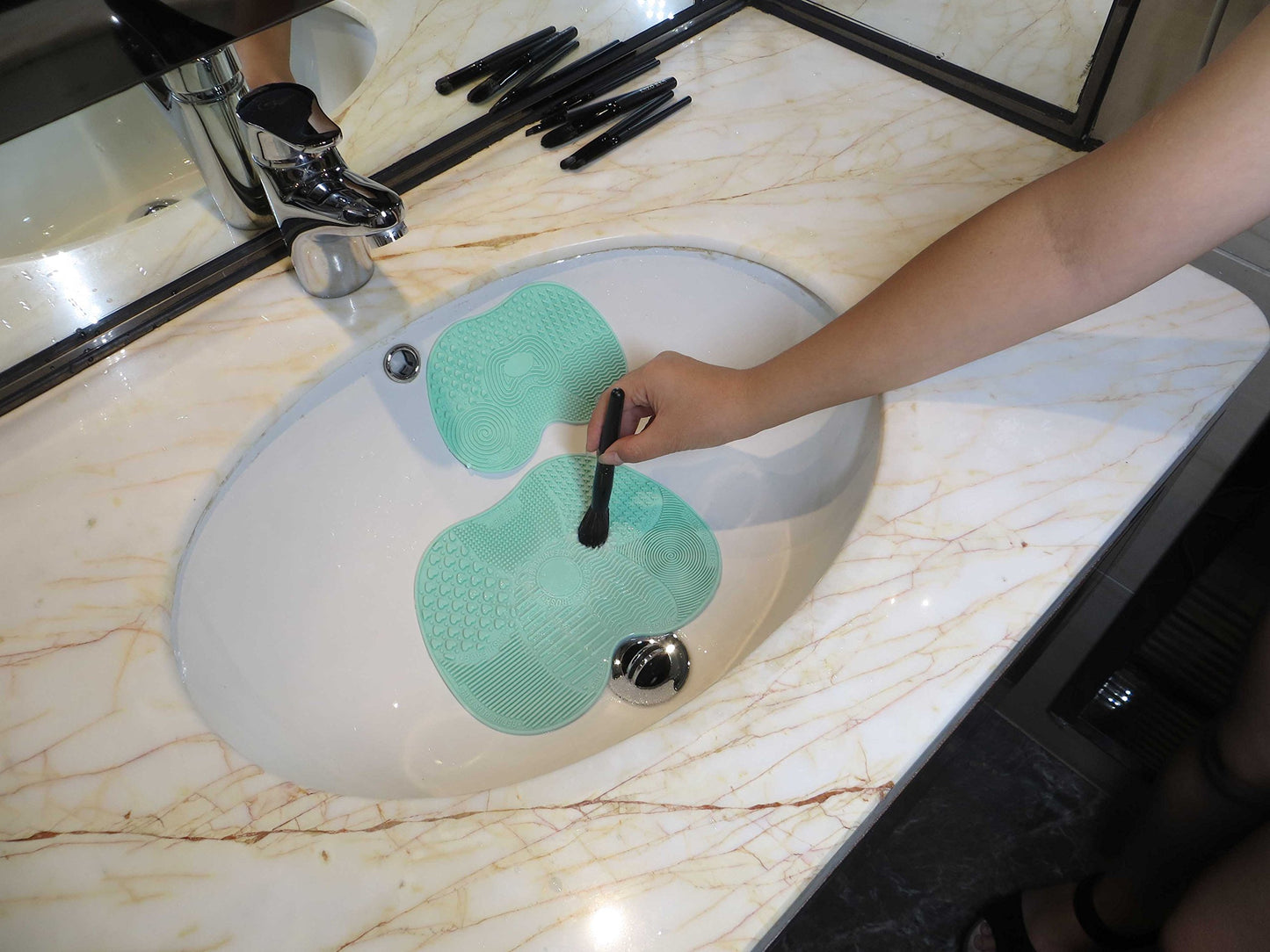 LORMAY Silicone Makeup Brush Organizer with Makeup Brush Cleaning Mat - Brush Holder for Air Drying, Easy to Mount to Wall, Mirror, Dresser or Tile, Mint Green